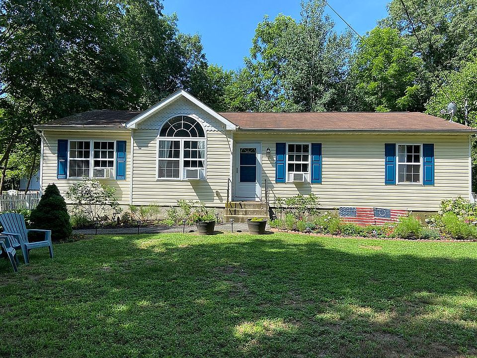1st image of 31 Center Dr