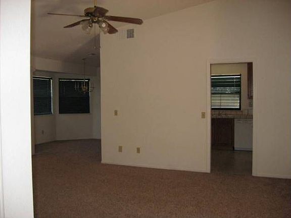 4th image of 4545 Fox Valley Cir