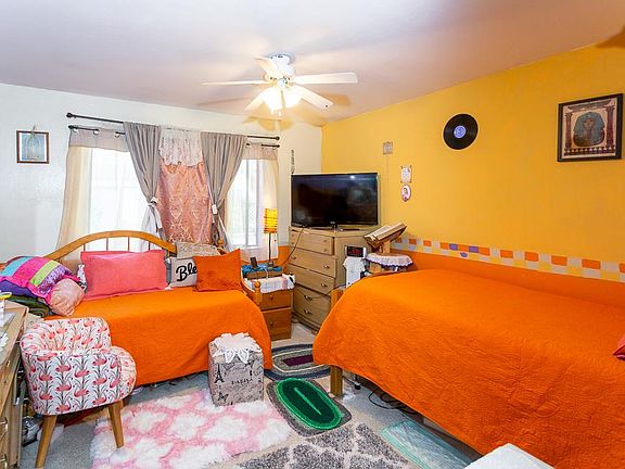 5th image of 213 Silver Leaf Dr APT A