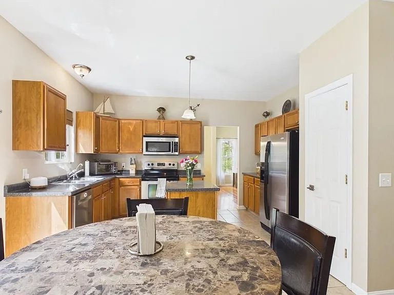 23 Beechwood Hollow St — Photo 14