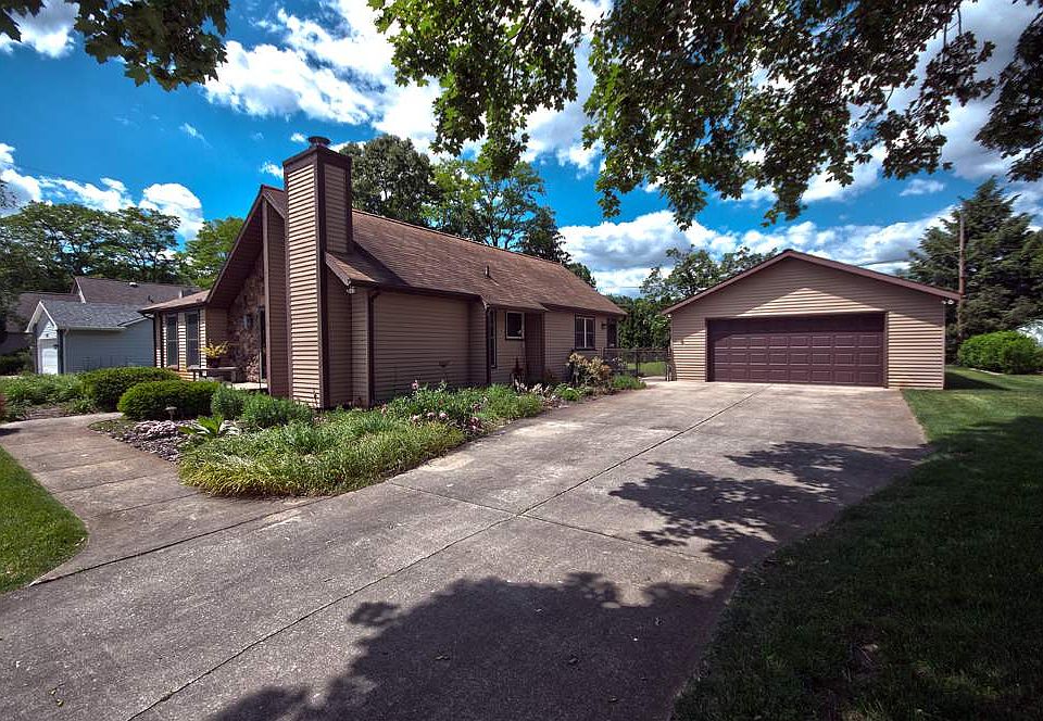1st image of 22947 Bainbridge Dr