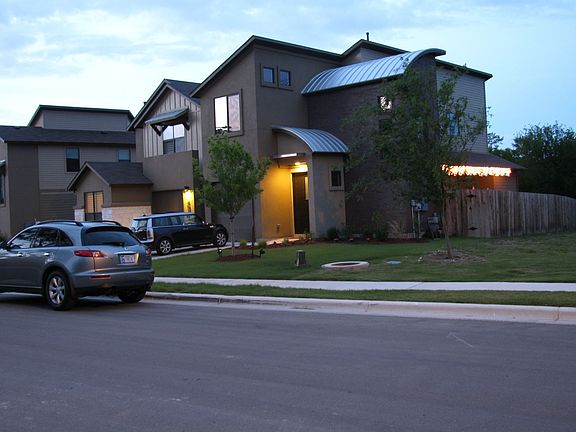 No neihbors in front, to the side or in the back