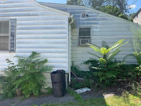 25 Johnson St, Worcester, MA 01604