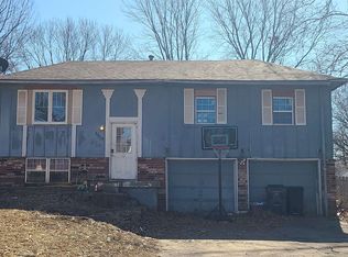 1119 NW Golfview Dr, Grain Valley, MO 64029