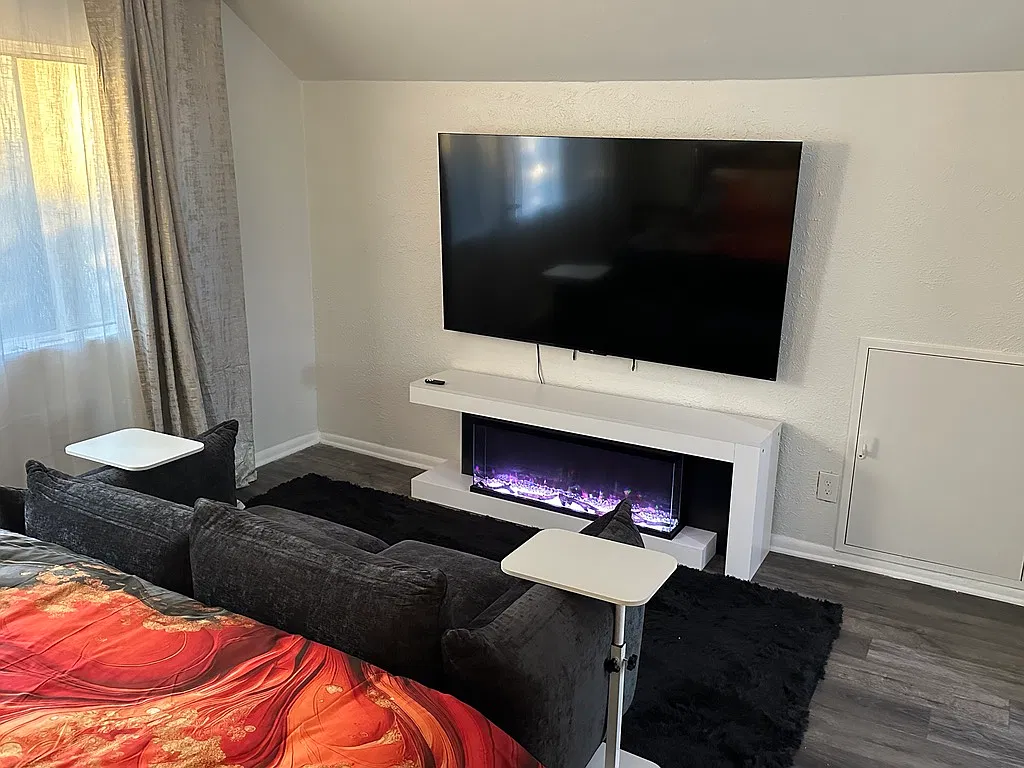 8 bed, 4000 sqft, $7,800 — Photo 2