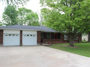 1404 Benton Dr, Macon, MO 63552