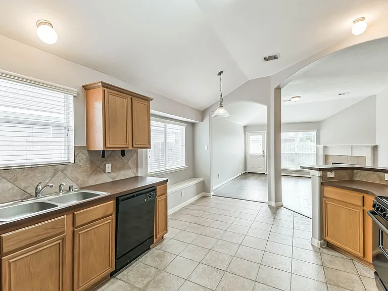 13831 Hillingdale Ln — Photo 11