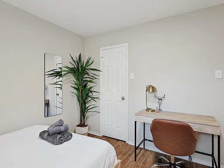 708 Azalea Dr — Photo 32