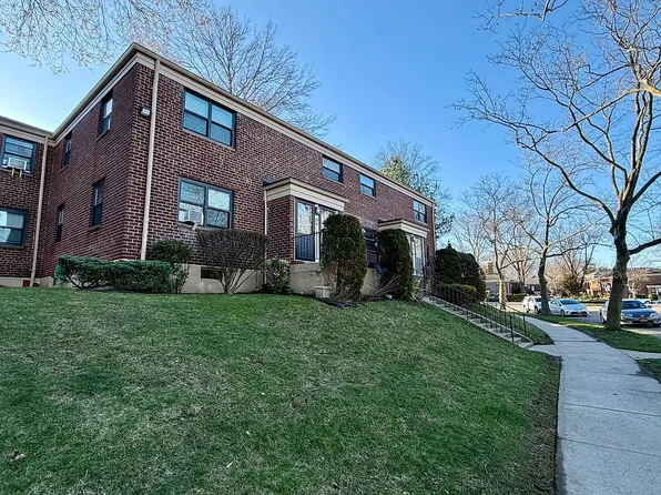 219-36 74th Ave #1, Oakland Gardens, NY 11364