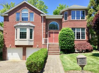 22 Sara Hill Ln, Englewood Cliffs, NJ 07632