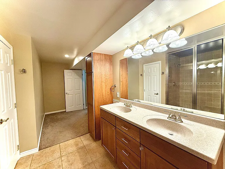 8730 N Silver Spur Rd — Photo 32