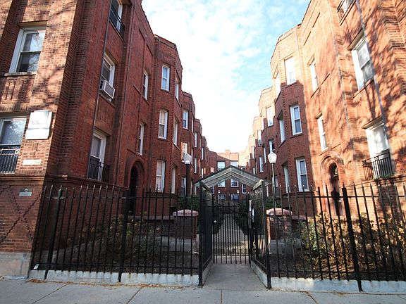 2nd image of 1344 W Argyle St APT 2S