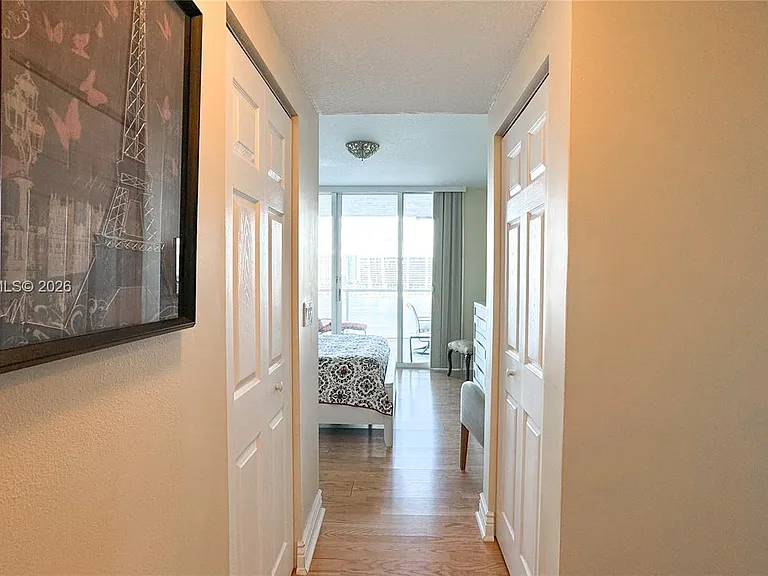 18100 N Bay Rd #1106 — Photo 11