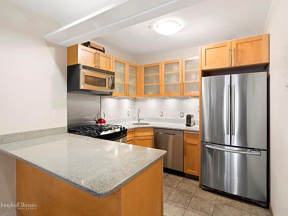 4th image of 214-216 E 9th St #2B