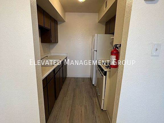 4th image of 1008 Alvarado Dr SE Unit 7