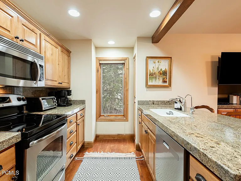 1525 Lakeside Cir — Photo 22