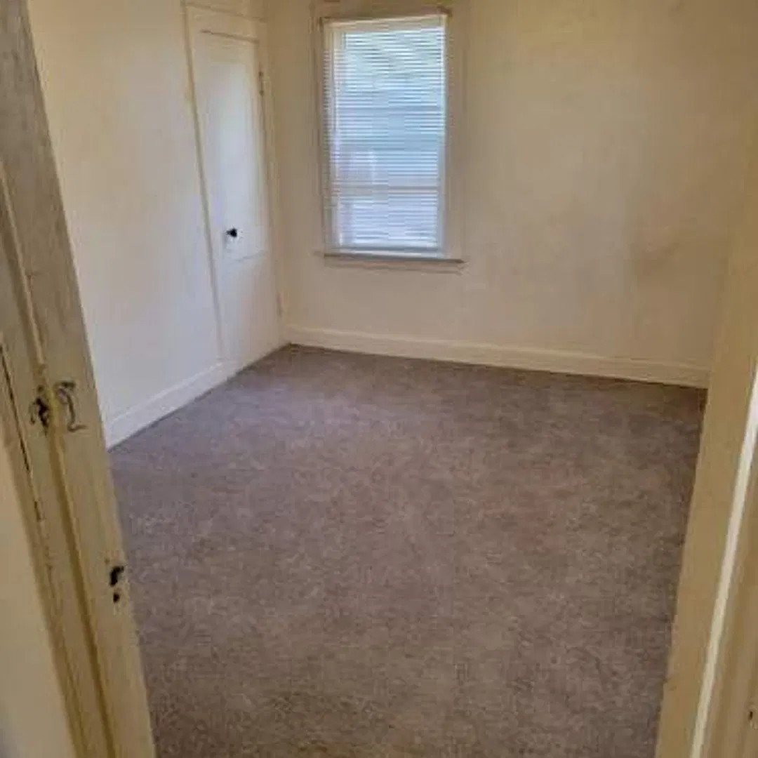 3 Bedroom home in Jennings — Photo 2