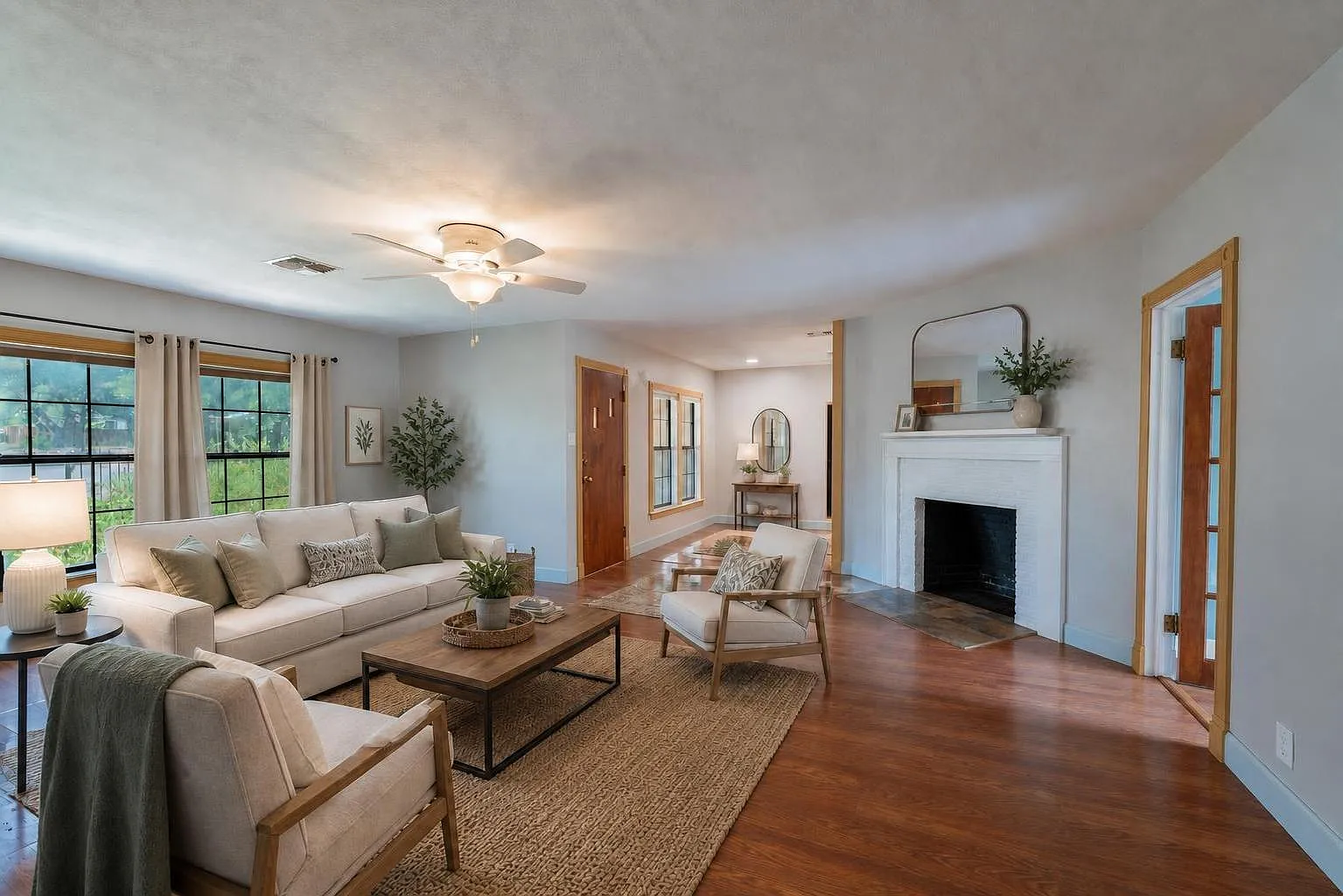 4 bed, 2.0 bath, 1425 sqft, $1,600 — Photo 3