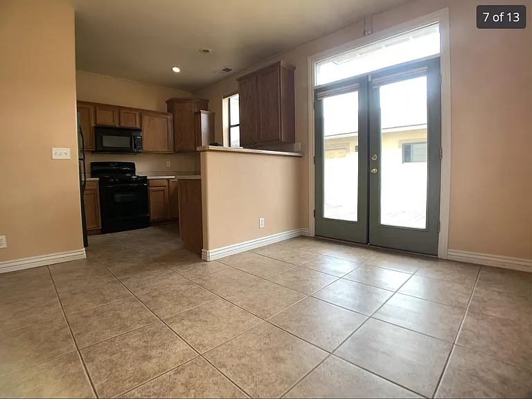 1477 E Turney Dr — Photo 7
