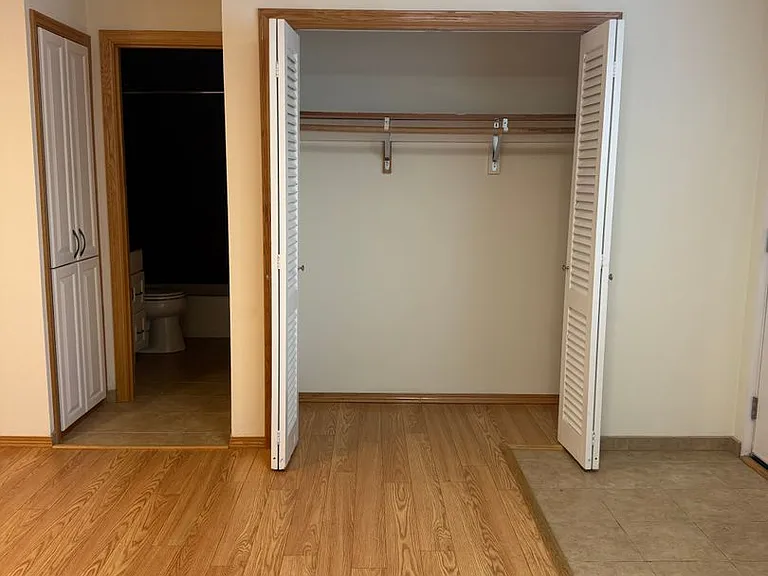 Boston Manor Apartments — Photo 10