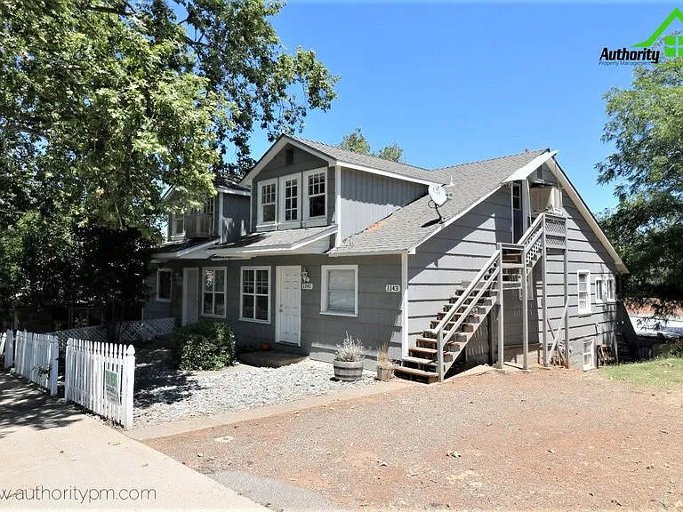 1141 Magnolia Ave — Photo 2