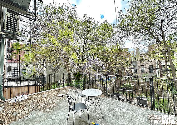 5th image of 754A Willoughby Ave #2F