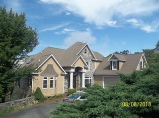822 Sorrento Dr, Blowing Rock, NC 28605