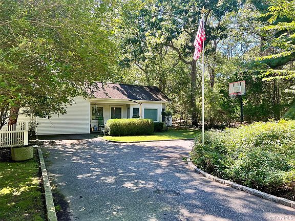 2nd image of 1029 Wading River Manor Road