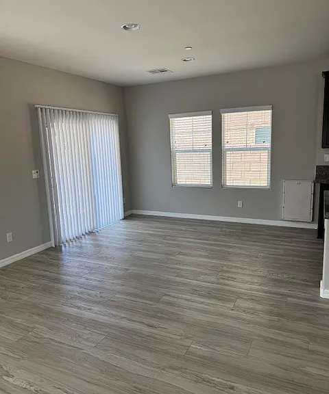 301 Resolute Ave — Photo 8
