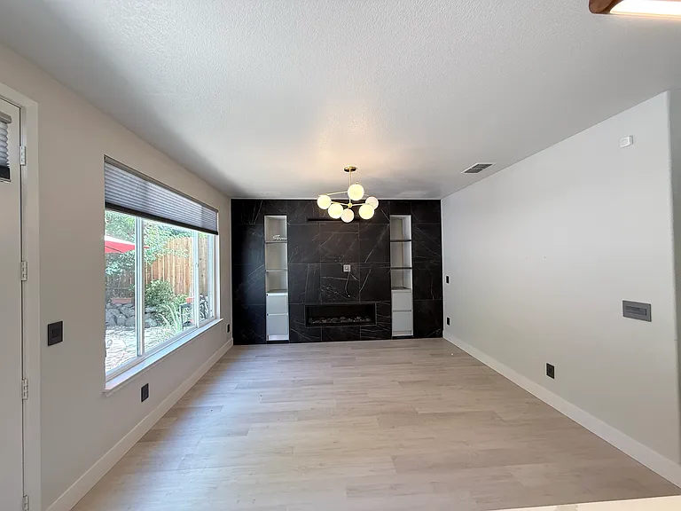 972 Cameron Dr — Photo 14