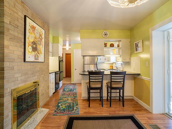 3rd image of 1824 Andrew St SE