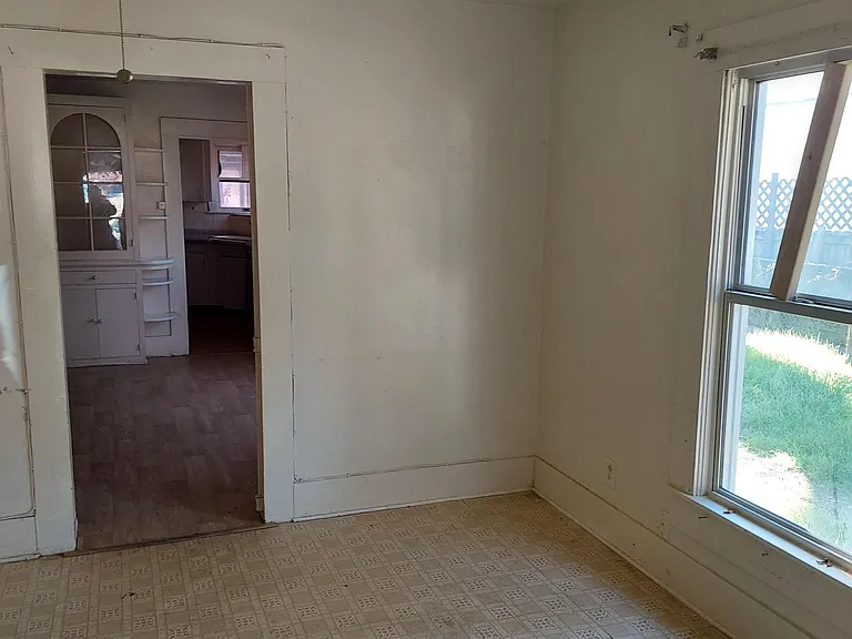 214 Weaver St — Photo 15