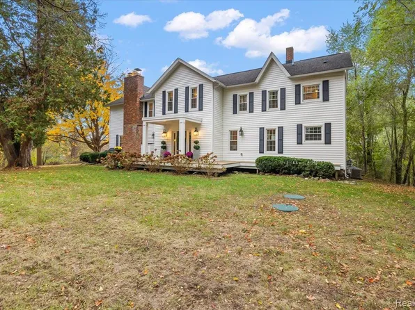 5640 Hummer Lake Rd, Oxford, MI 48371