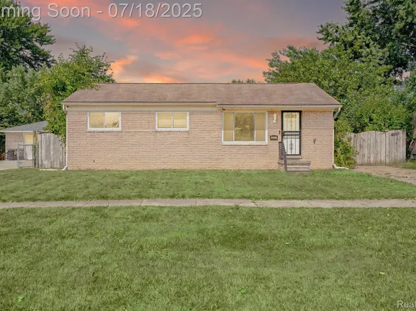 35407 Kelly Rd, Clinton Township, MI 48035