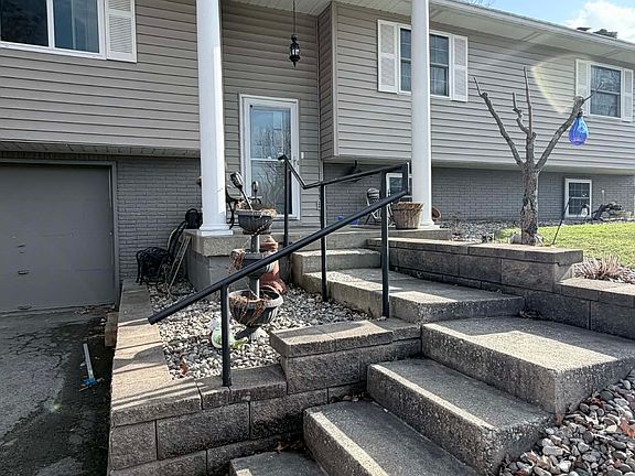 2nd image of 2706 Victoria Dr