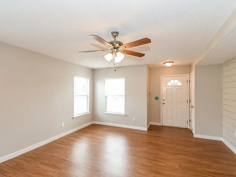 1181 Summer Bluff Rd — Photo 3