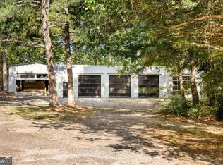 5053 Arcado Rd SW, Lilburn, GA 30047
