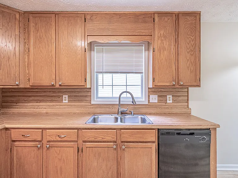 2402 Betsy Ct SW — Photo 18