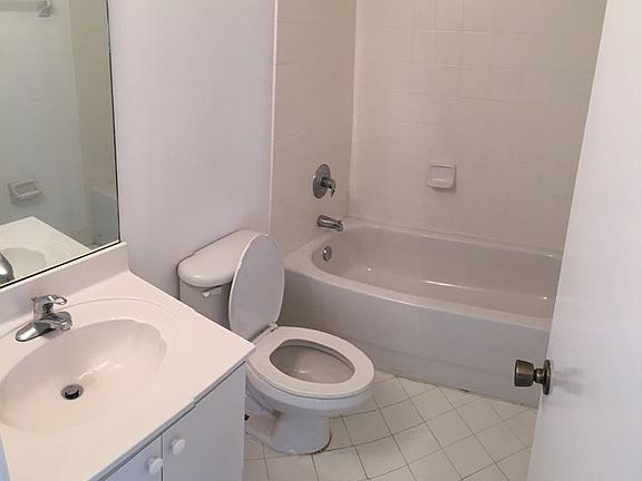 4th image of 945 NE 34th Ave Unit 203