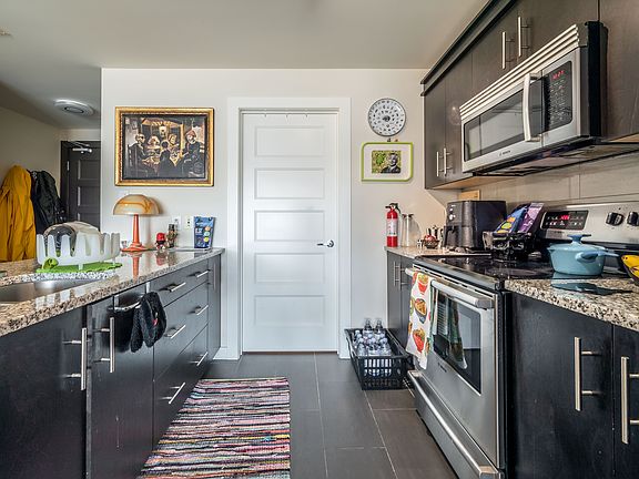 3rd image of 15 Kings Wharf Pl #806