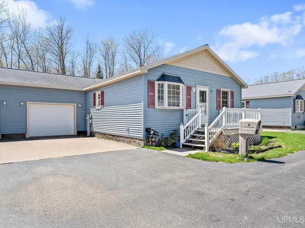 N6889 Connors Rd APT 4, Munising, MI 49862
