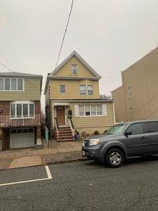 43 E 33rd St FLOOR 2, Bayonne, NJ, 07002