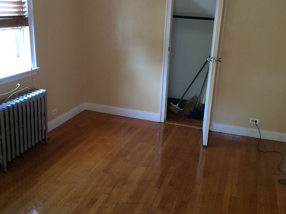 1st image of 2551 Radcliff Ave