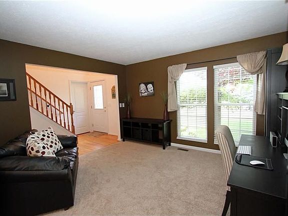 3rd image of 9821 Burleigh Ln