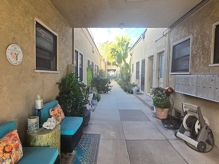 1415 E 2nd St — Photo 12