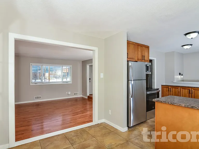 1420 Boone Ave N — Photo 3