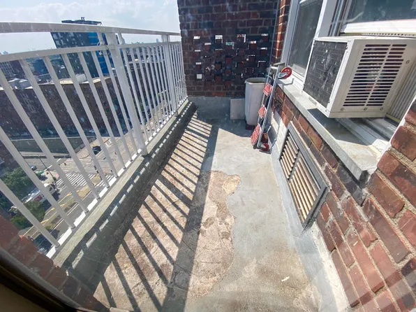 3131 Grand Concourse image 11 of 33