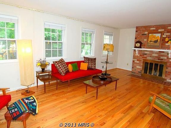 3rd image of 17 S Abingdon St