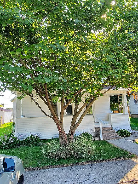 106 N Main St photo 1