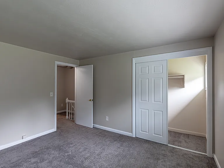 Farmington Court Apartments — Photo 37